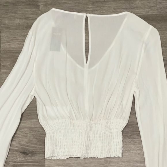 Hollister White Long Sleeve Ruched V-Neck Blouse Top - Picture 5 of 5